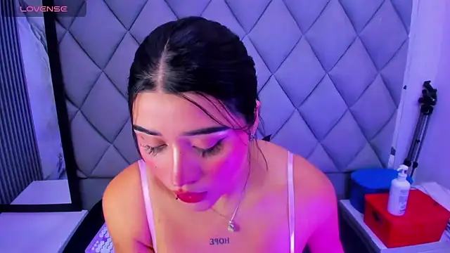 jump and slap boobs 💥💦 - vídeo de la modelo de cam venusowen_