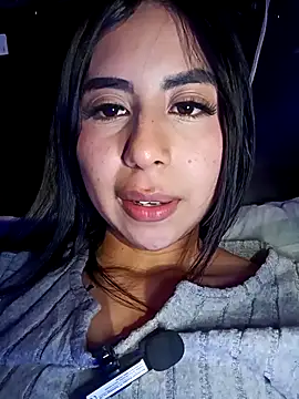 Playing Truth or Dare - video by Kenia_Moreno1 cam model