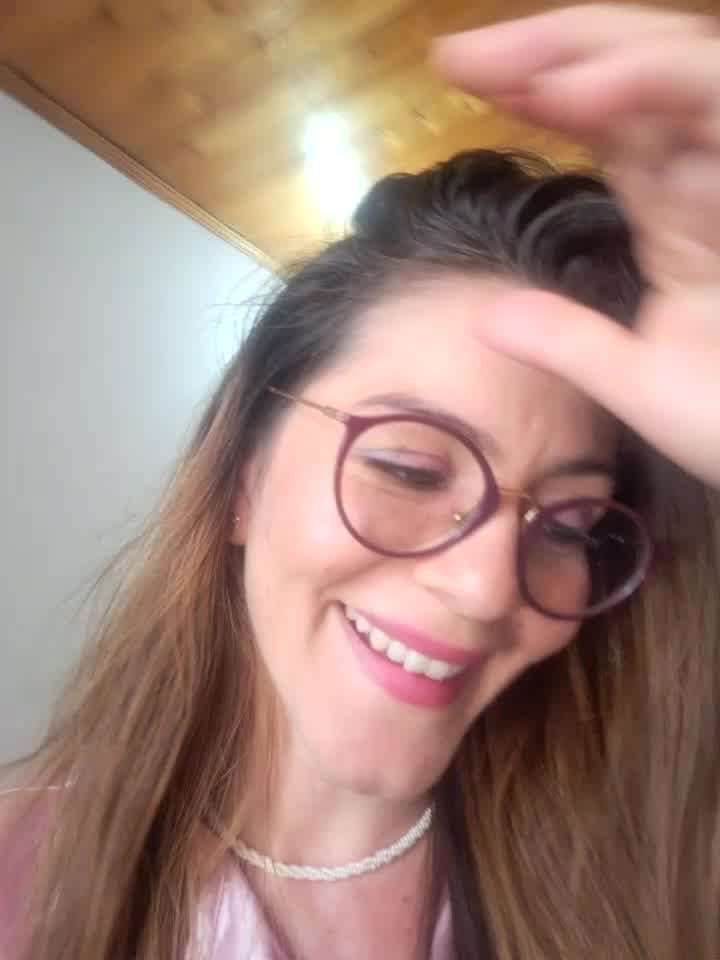 changes of outfit - video by Hanny_24 cam model