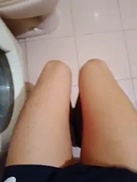 Twink in bathroom ready to wank – video af letov2024