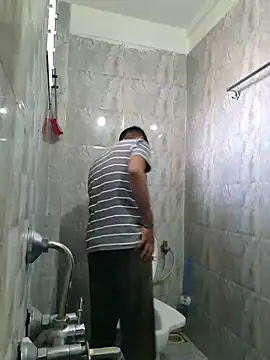 Bathroom Flash Show Private Show - young-hairy-jon 캠 모델의 동영상