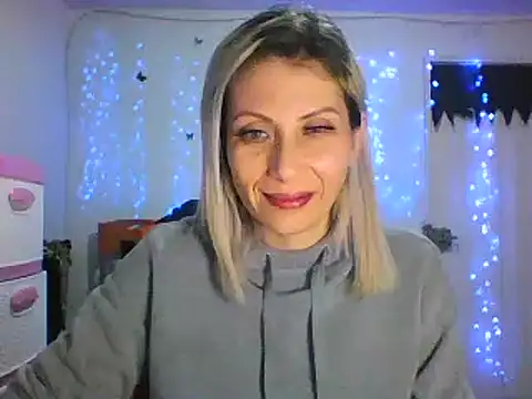 Dildo enters and leaves – video modela na kameri alixia81