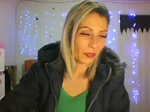 Playing with my saliva – video modela na kameri alixia81