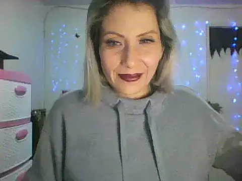 Open your mouth – video modela na kameri alixia81