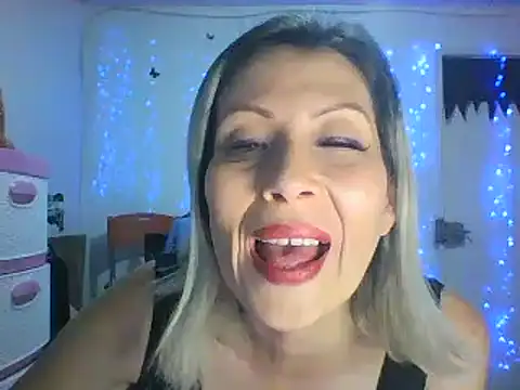 They smell bad – video modela na kameri alixia81