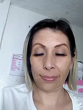 legs up - відео від вебкаммоделі alixia81