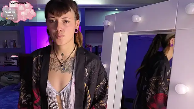 Cortando mi cabello jaja desnuda - video by _sharlotte777 cam model