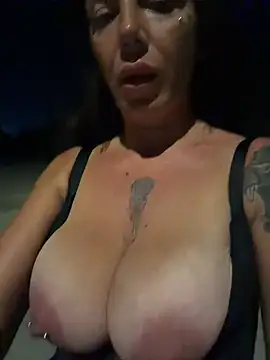Ci vorrebbe un altro cazzo in bocca – video af Partenope_Girl cam-model