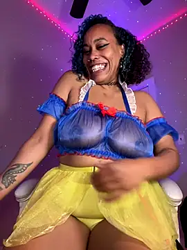 Teasing Chevyfly with the Costume he got me - vidéo du modèle de showcams loveluna8