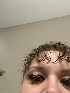 Sucking big dildo wile getting my clit nice and wet - video by laninasub cam model