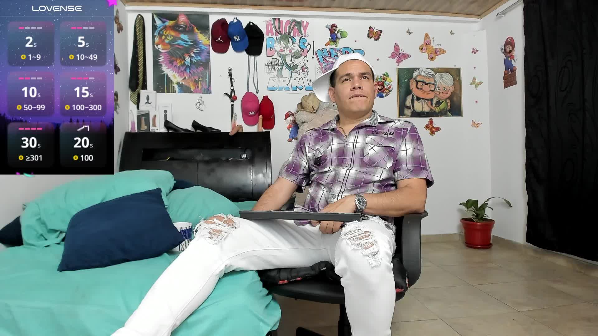 strong masturbation until spilling cum - vidéo du modèle de showcams nathan_sanchez