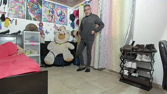 Modeling sexy with a lot of cum at the end - video di nathan_sanchez