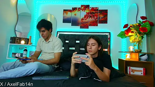 Played with Alex's ass - vídeo de Alex_and_Fabian modelo de câmara