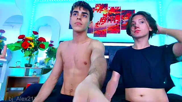 SPANKS ASS TO FABIAN AND SUCKING DICK🍑🍑