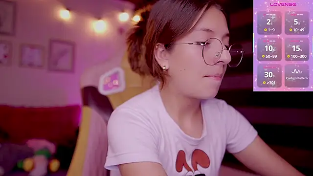 Private Show dance and finger pussy play - video di milly_kenner modella di cam