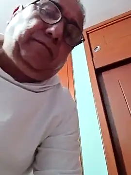 [20 Feb 20:05] Public Show - video di EliteCoupleMM modella di cam