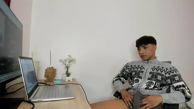 i love you guysss 💋🏳️‍🌈🌈 - video by jonmaykolrose cam model