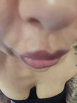 i maialini mi spiano mentre faccio questo - Carolina_red 캠 모델의 동영상