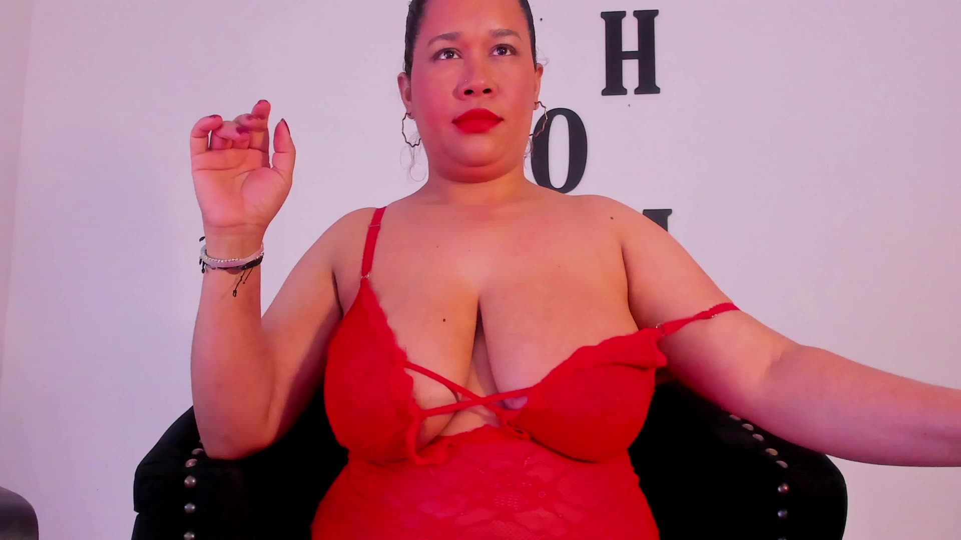 show ASS 😋🍑 - ক্যাম মডেল alondrabigtits-এর ভিডিও