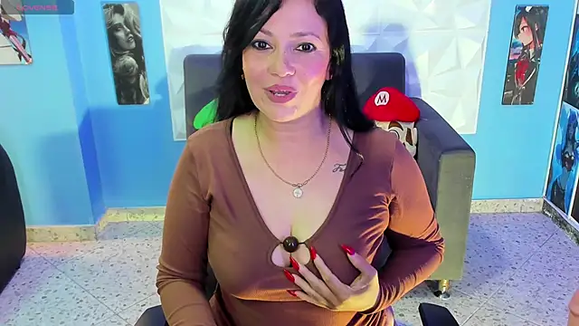 vibrating in heels - video by FelinaJohnson cam model