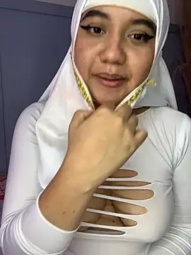 naked and showing you everything very close - video by Maisa_issa cam model