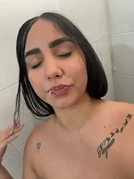 A delicious shower - video by JESSYCORTES cam model