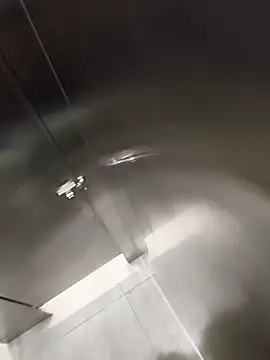 Spying on the neighbor in the next bathroom - TheKingThiago主播的视频