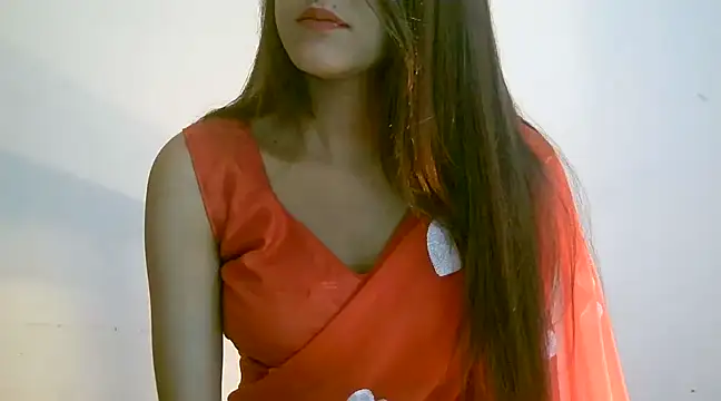 Bold eyes + sexy lips on nude - فيديو من collage_hoty موديل الكام