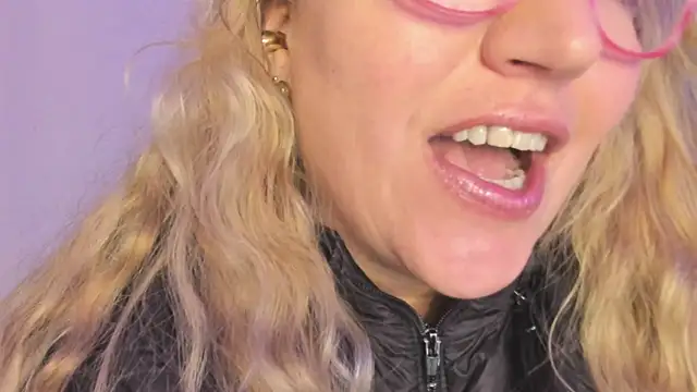 kiss me!!! - video by Naty_Mature_ cam model