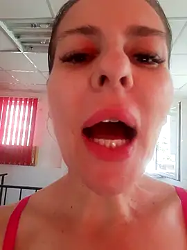 Ride, wet pussy - video by TessaKlarn cam model