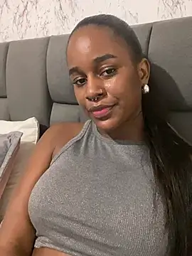 u queen - video by AkiraHomers cam model