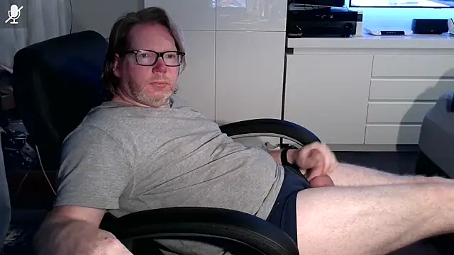 [18 Sep 00:40] Public Show - video by VSteph cam model