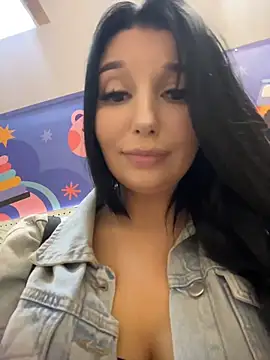 💣OH YEAH public squirt metween shelfs in STORE🤭-カメラキャストのTisha_Bustyの動画