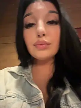 🍟🥵FINGERING PUSSY DEEP under table in KFC omg RISKY🥵🍟