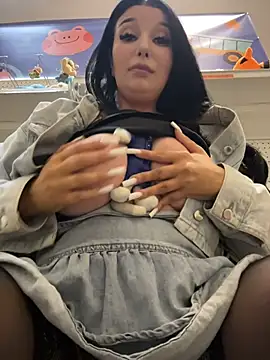 🧸🍒PLUSH TOY BOOBSJOB in market w my HUGE BOOBS 🧸🍒