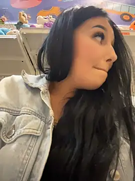 🥵🏪RUB PUSSY+SUCK NIPPLES in market without bra and panties 🥵🏪