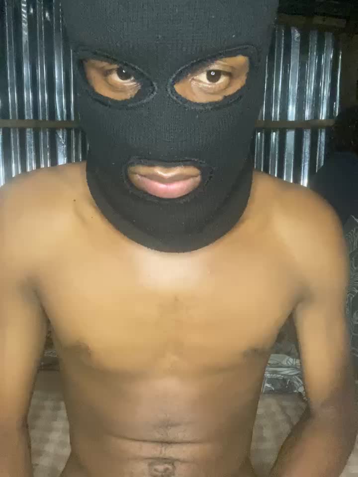 Spitting and wanking - vídeo de la modelo de cam 24Curveycock