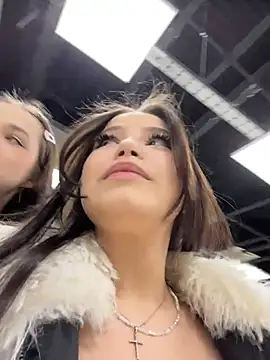 HOT FRENCH KISS W MILA IN BOOKSTORE😻🔥 - βίντεο μοντέλου Chloe__Moon