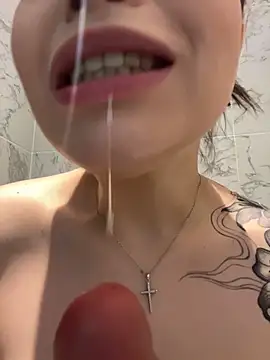 INSANE DEEP DILDO SUCKING – video od webkamerové modelky Chloe__Moon