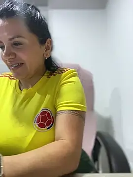 My hot pussy in a T-shirt - video by Milff_parkerrr cam model