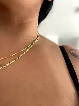 Show in secret in my house without being caught cumming - video by Milff_parkerrr cam model