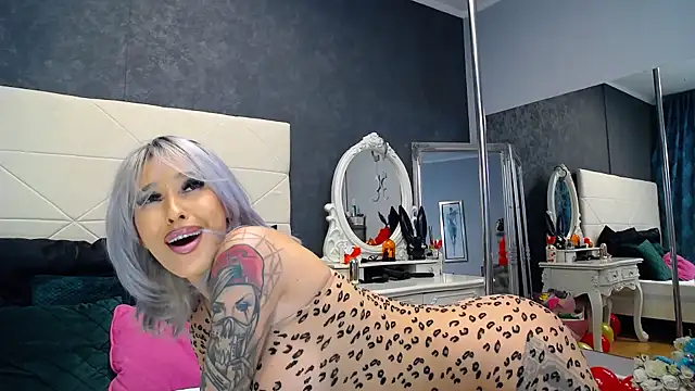 Private Show👉Spy me when i cum🤭 - video by IssaSmith cam model