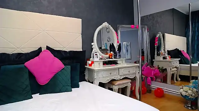 A real temptation - video by IssaSmith cam model
