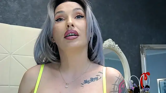 Goddess Issa: Romanian talking & Straping you - video by IssaSmith cam model