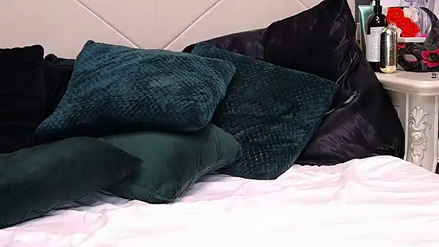 [10 Oct 15:10] Private Show - video by IssaSmith cam model
