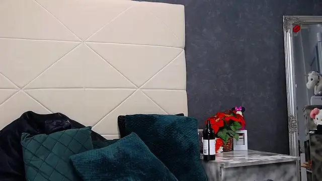 Smoke fantasy - latex play 🔥😈－カメラキャストのIssaSmithの動画