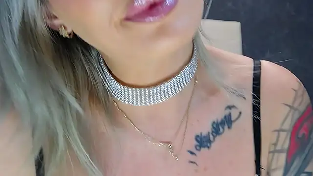 Oh, yes! You wish to be here between my legs! 🔥🔥 - video by IssaSmith cam model