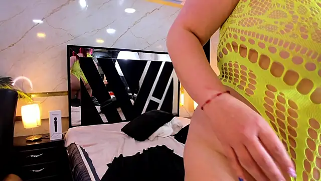 Being naughty with my new outfit - video by MirandaRossi cam model