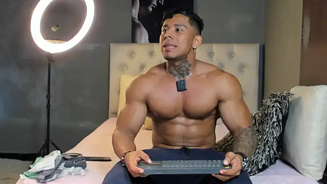 interio clothingr ,tight ass , flex ass - Video von bradley_smith Cam-Model