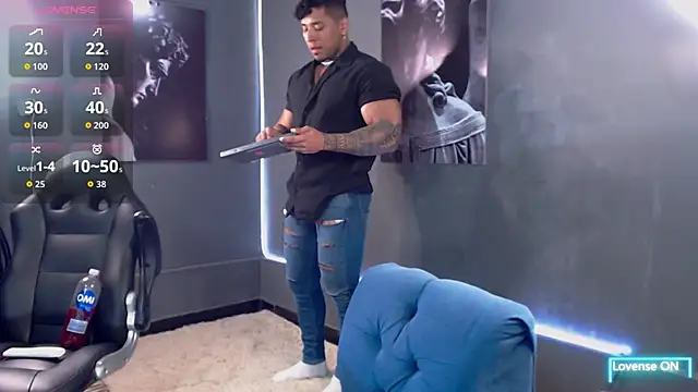 <3<3 - video by bradley_smith cam model